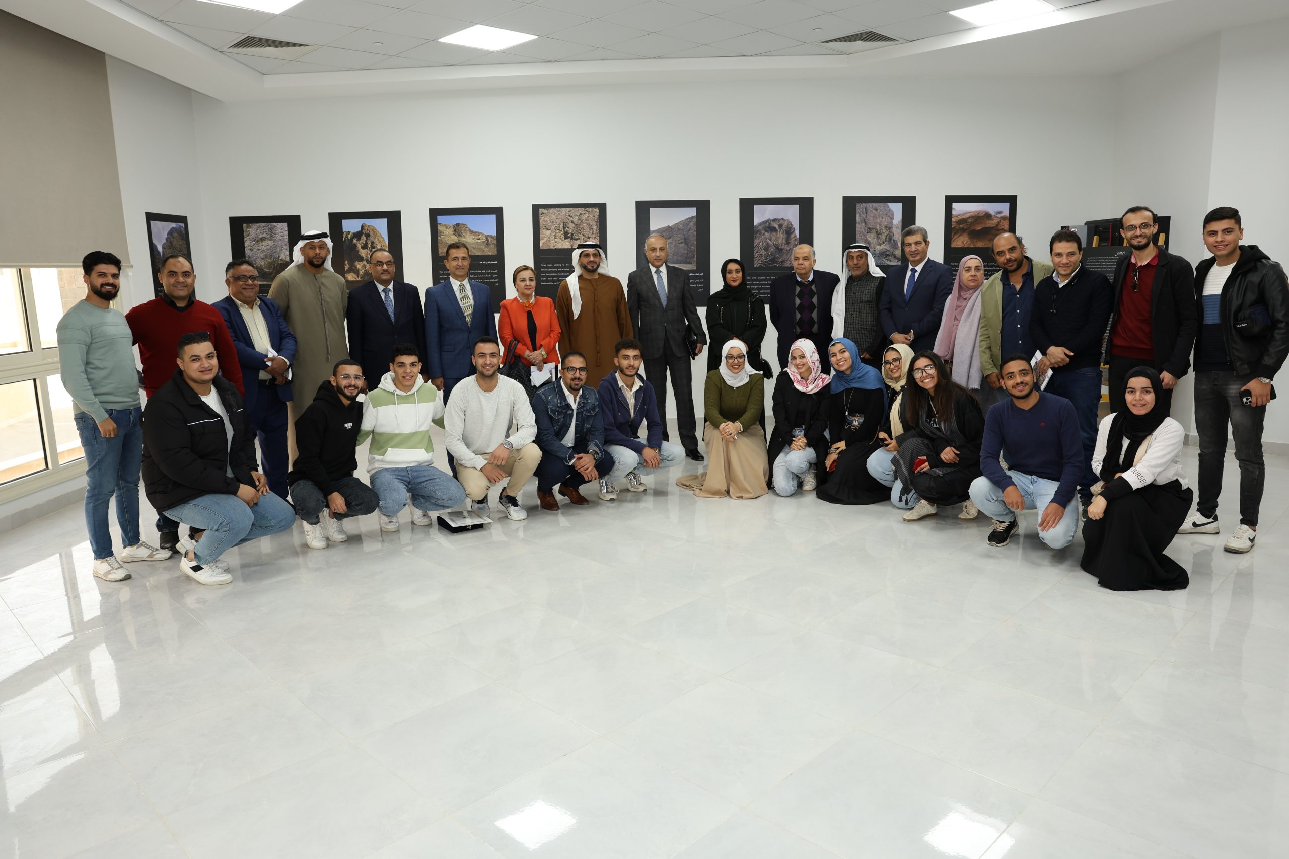 افتتاح معرض “وجوه الجبل” بكلية الفنون الجميلة بمشاركة سفارة الإمارات