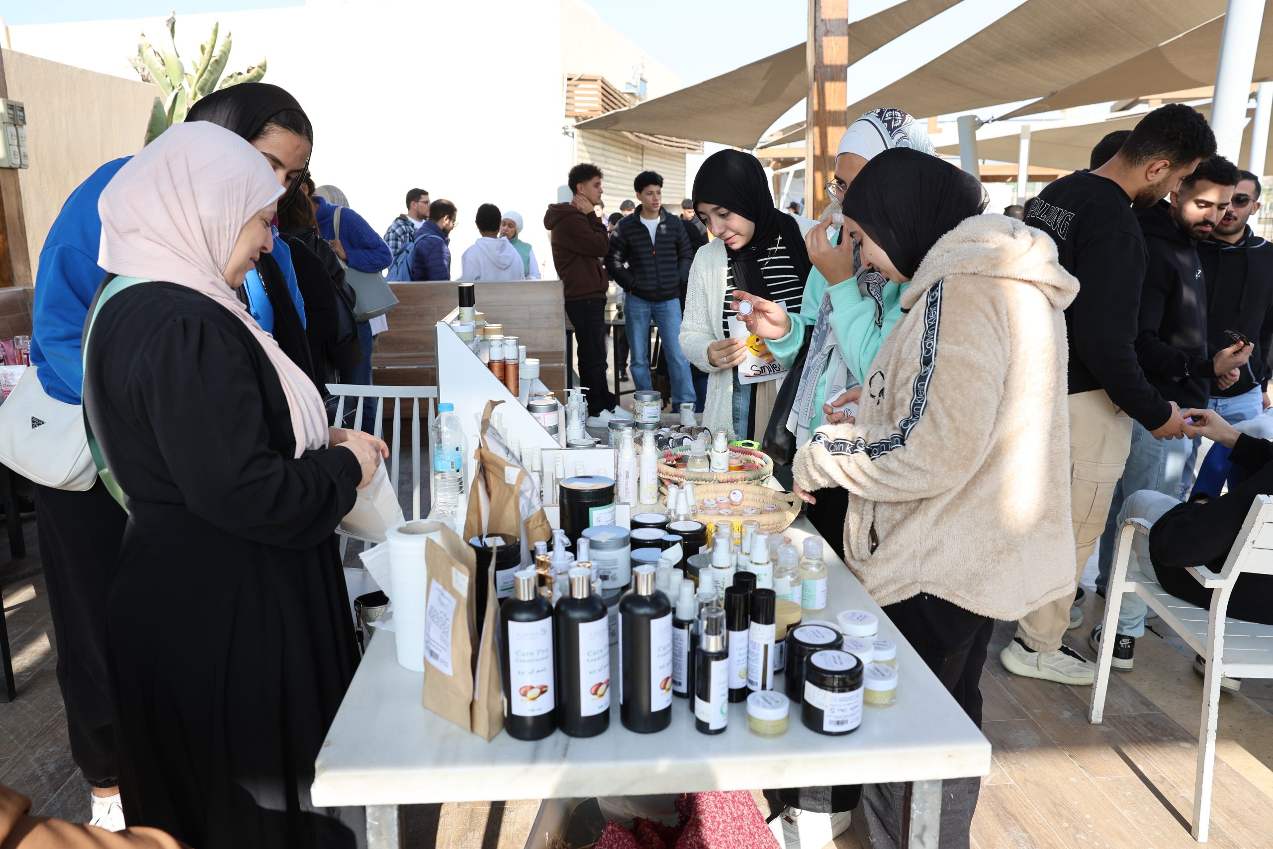 جامعة النهضة تحتفي بإبداعات طلابها وتطلق النسخة الثالثة من NUB Bazaar