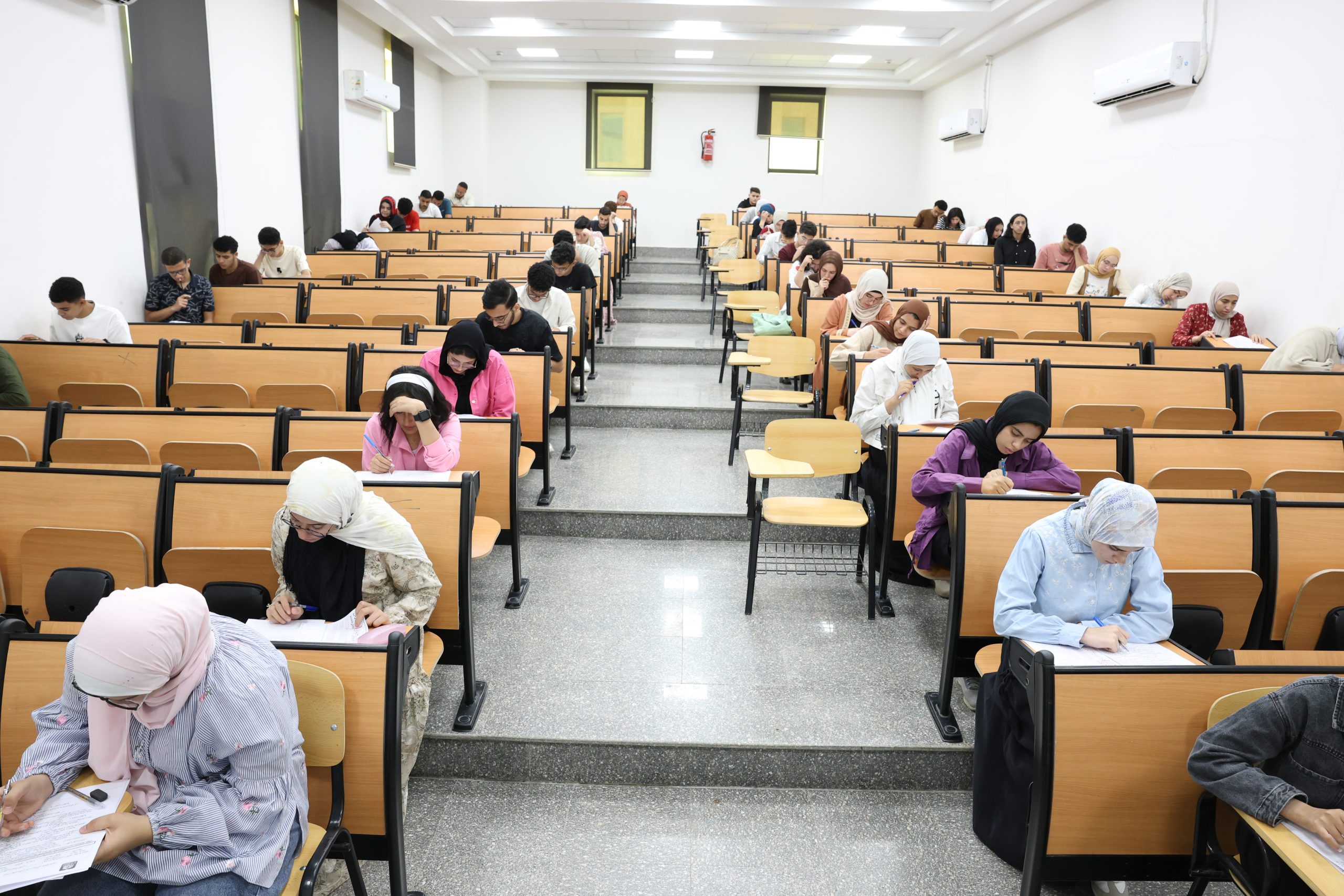 انتظام أعمال امتحانات نهاية العام الدراسي بكليات جامعة النهضة