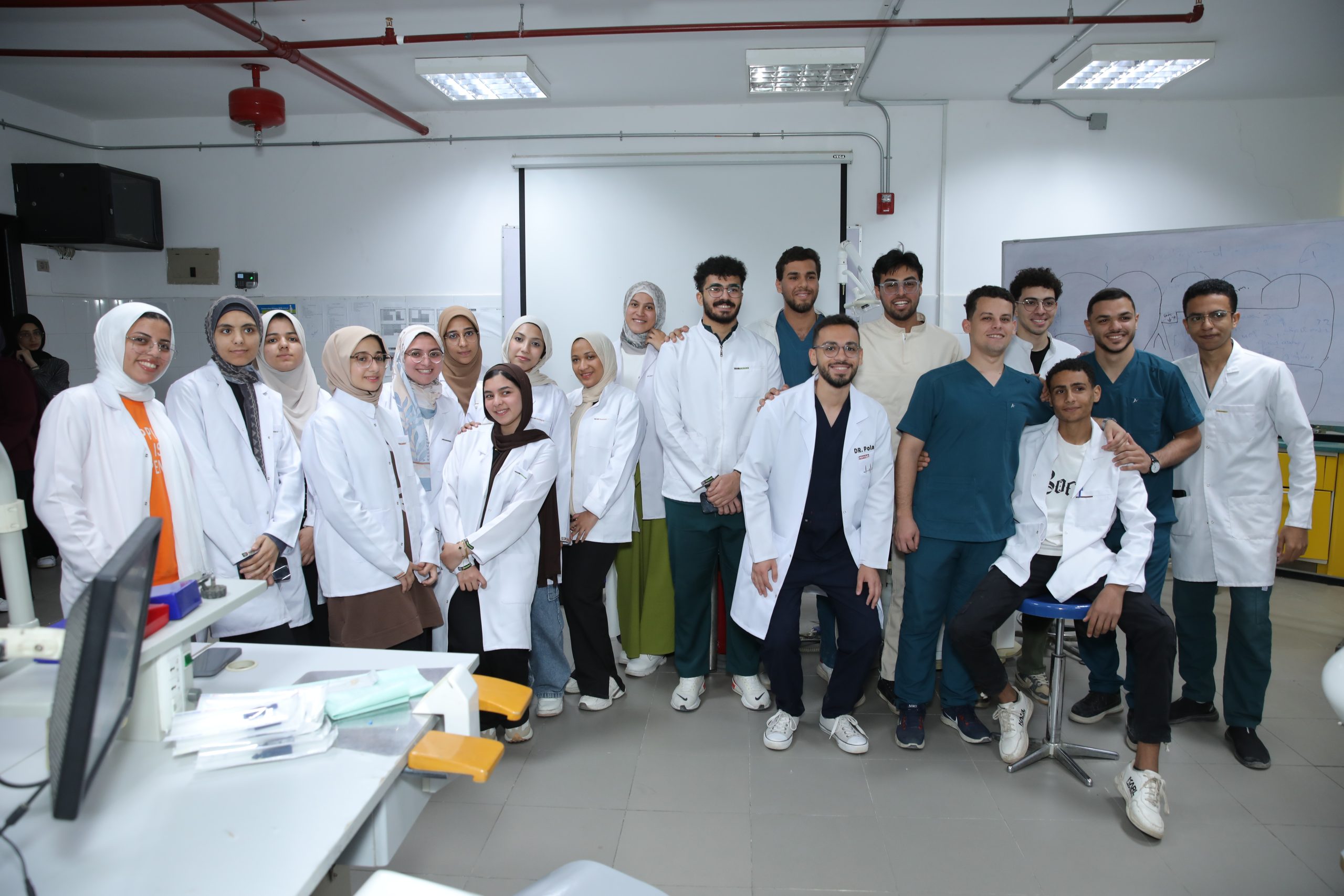 كلية طب الفم والأسنان تنظم فعاليات ثقافية وعملية لصقل مهارات الطلاب وتوسيع آفاقهم العلمية