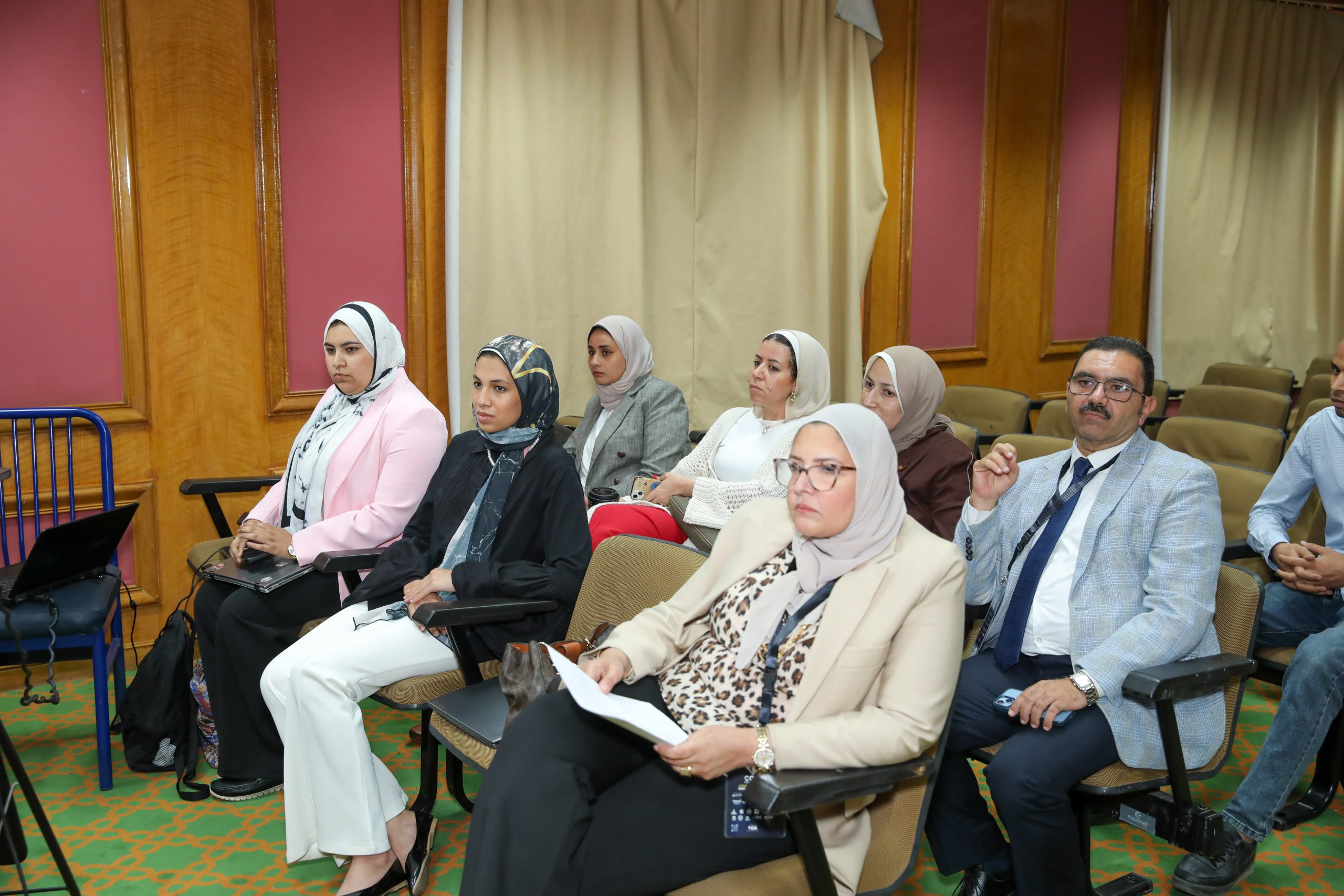 كلية طب الفم والأسنان تنظم كورس احترافي في “تصوير الأسنان” لتطوير مهارات الأطباء