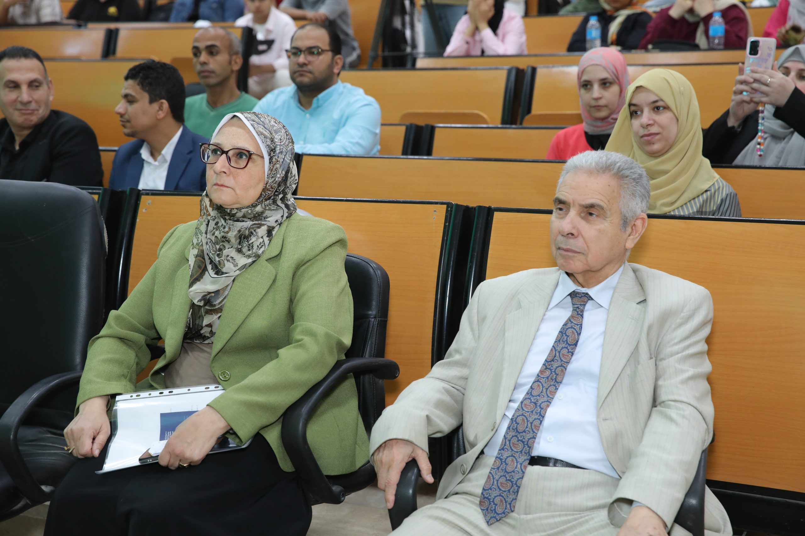 طلاب جامعة النهضة يقودون حملة للتبرع بالدم دعماً لبنوك الدم المصرية